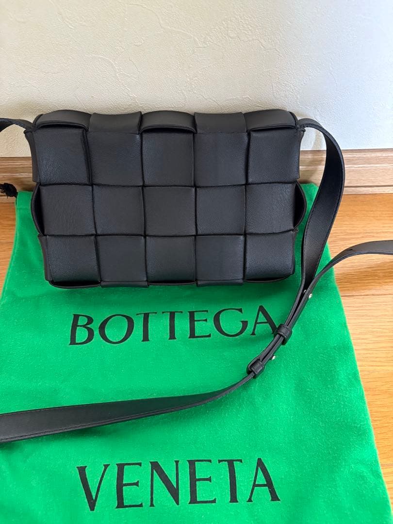BOTTEGA VENETA ブラックショルダーバッグ