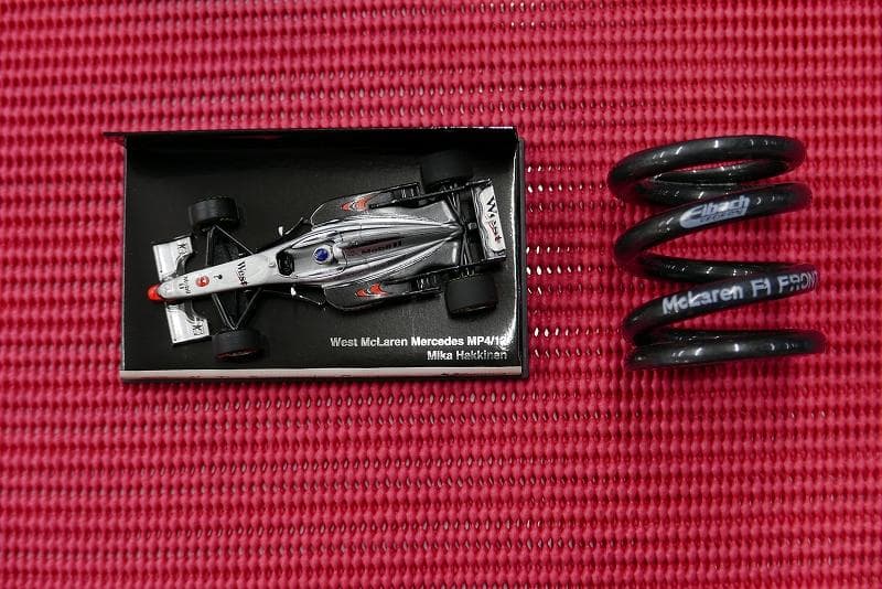 ミニカー McLaren MP4/12 + サスペンションスプリング
