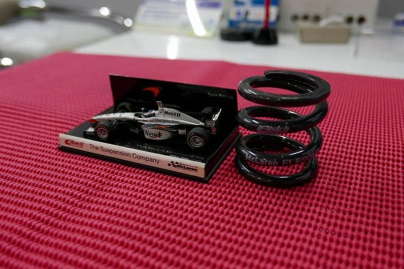 ミニカー McLaren MP4/12 + サスペンションスプリング