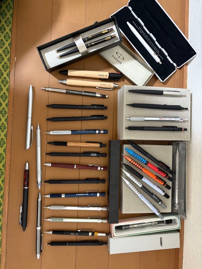 シャープペンシル セット　エレキギターを購入にあたっての足しにしたいです。