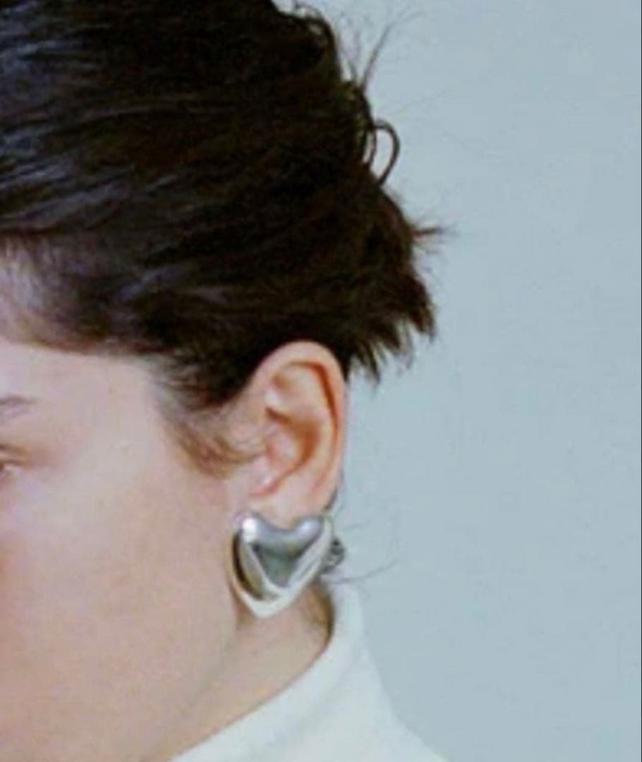 ANNIKA INEZアニカイネズ　ハートピアス ラージ　シルバーカラー神崎恵