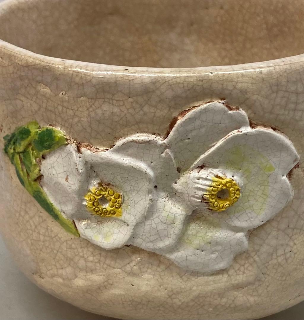 B348s 「水月焼　椿図抹茶茶碗」竹本輝夫作　天神蟹山水彫 伊予松山 茶道具