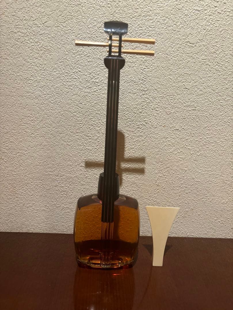 【SALE中終売品】サントリーピュアモルト 古樽仕上 三味線型ボトル 600ml