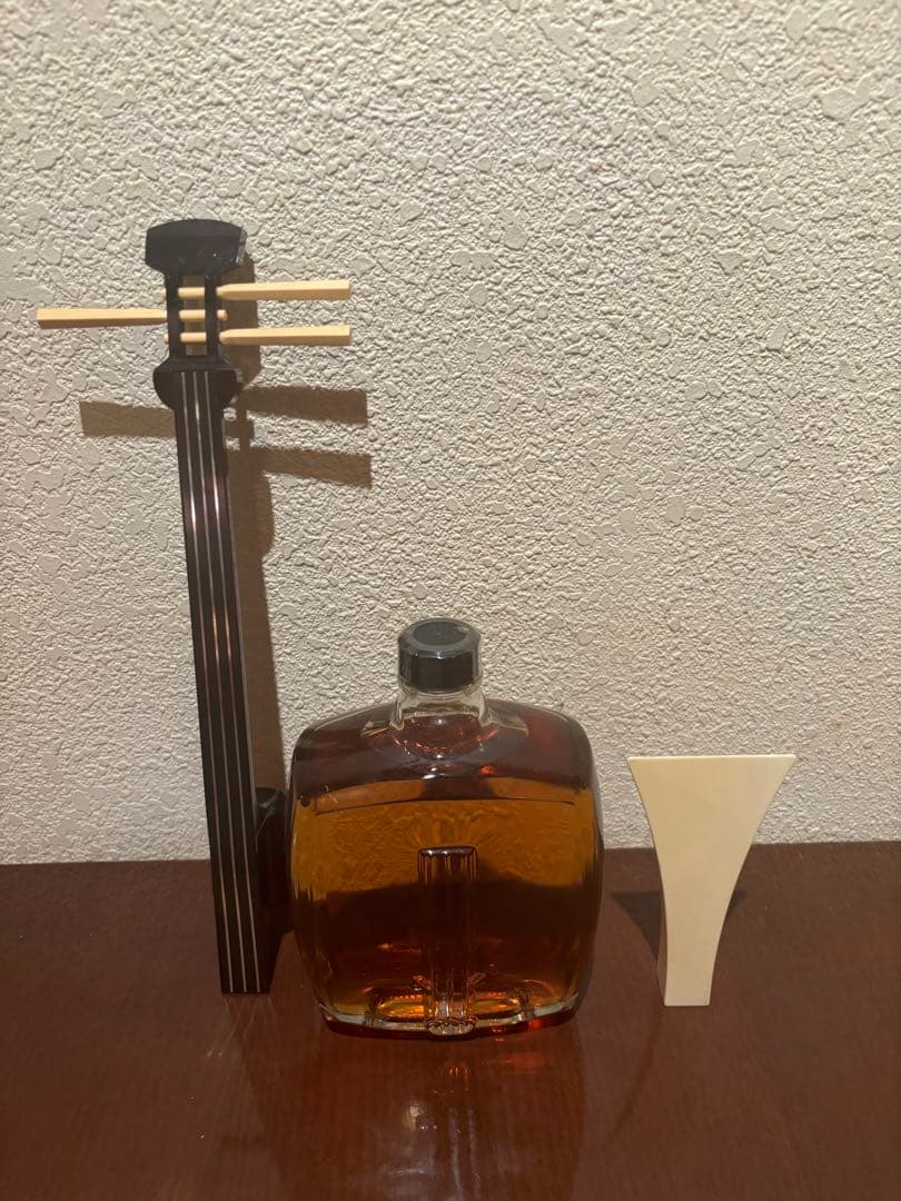 【SALE中終売品】サントリーピュアモルト 古樽仕上 三味線型ボトル 600ml