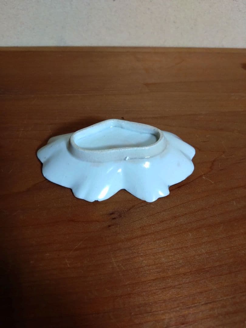 江戸前期 染付 菊流水紋 葉型小皿