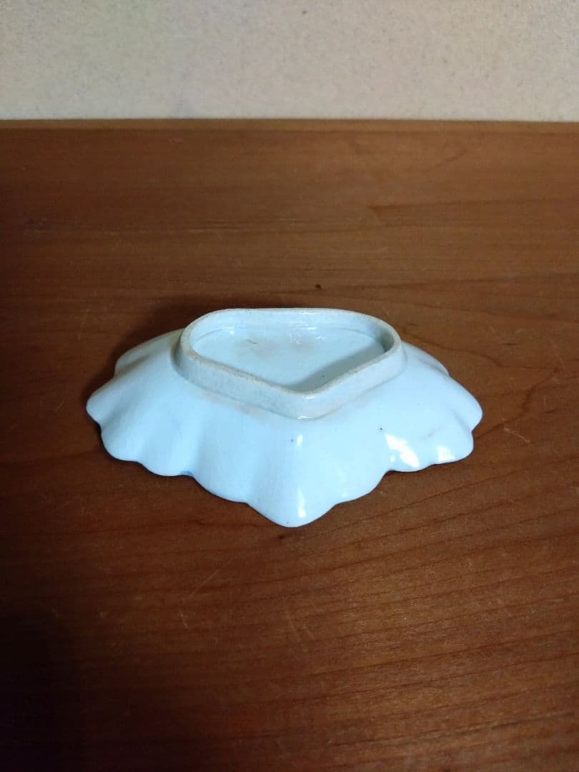 江戸前期 染付 菊流水紋 葉型小皿