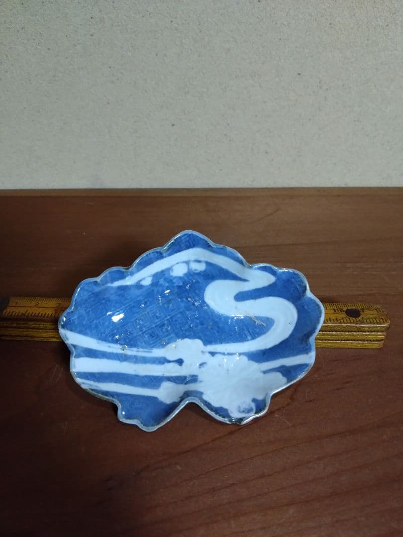 江戸前期 染付 菊流水紋 葉型小皿