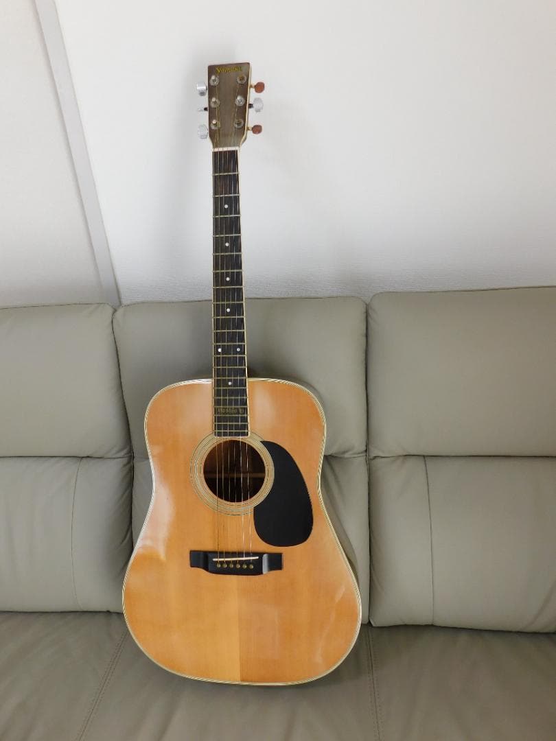 Yamaki YW-35 アコースティックギター　白濁あるも音は健在　キズ少ない