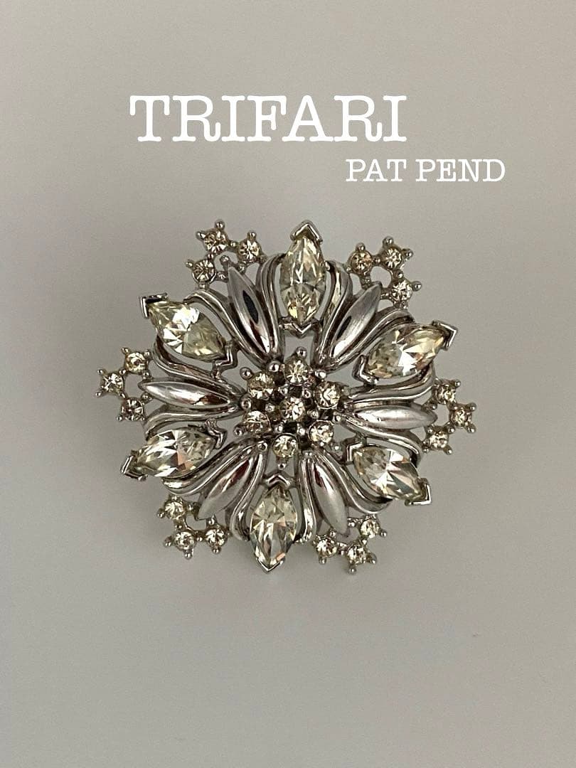 lotuscloud 2520⭐️TRIFARI トリファリヴィンテージブローチ