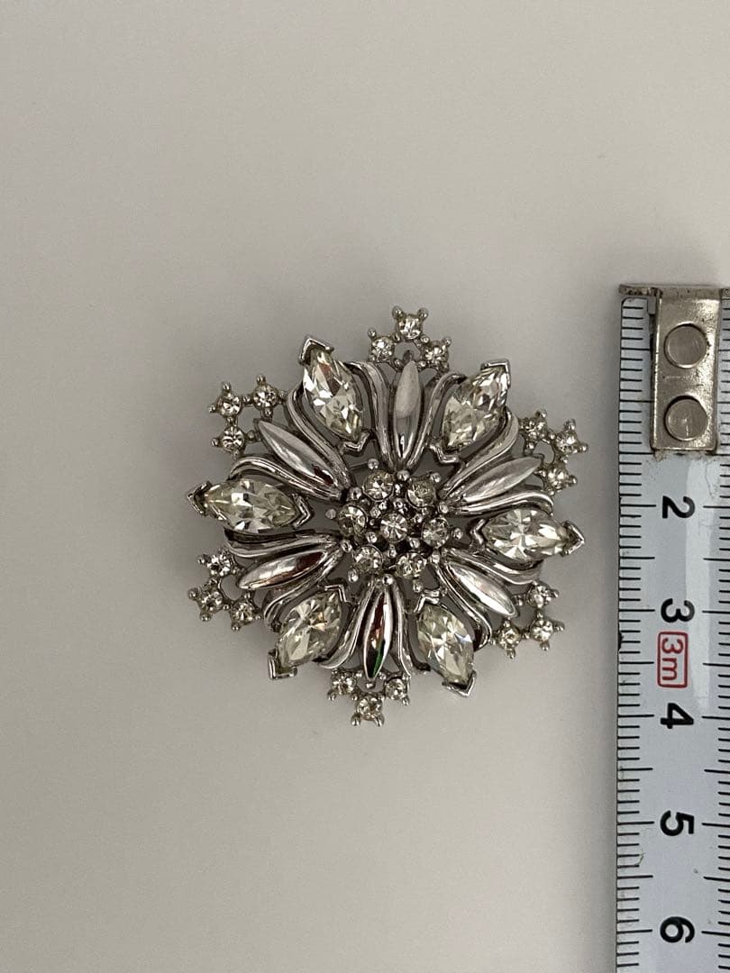 lotuscloud 2520⭐️TRIFARI トリファリヴィンテージブローチ