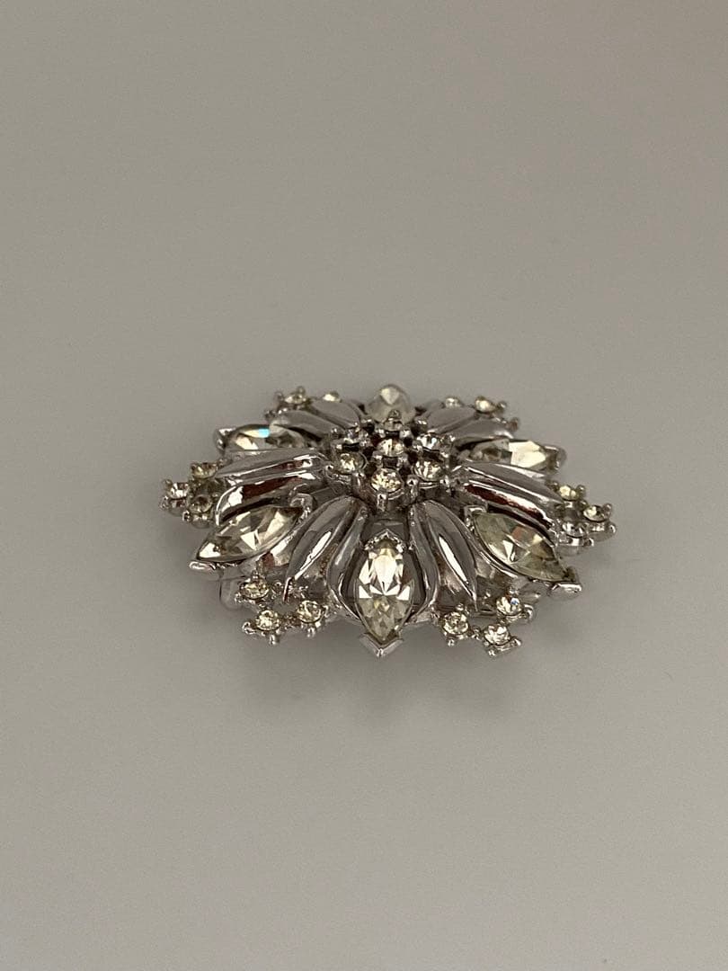 lotuscloud 2520⭐️TRIFARI トリファリヴィンテージブローチ