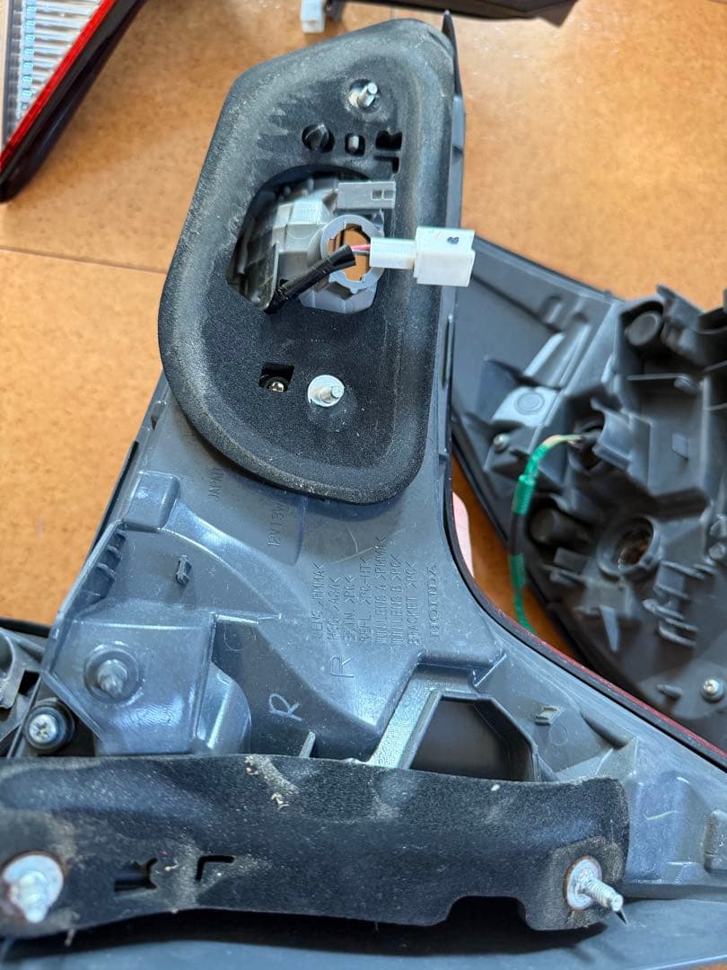 ヴェゼルru3 テールランプ 4個セット レッド/クリア