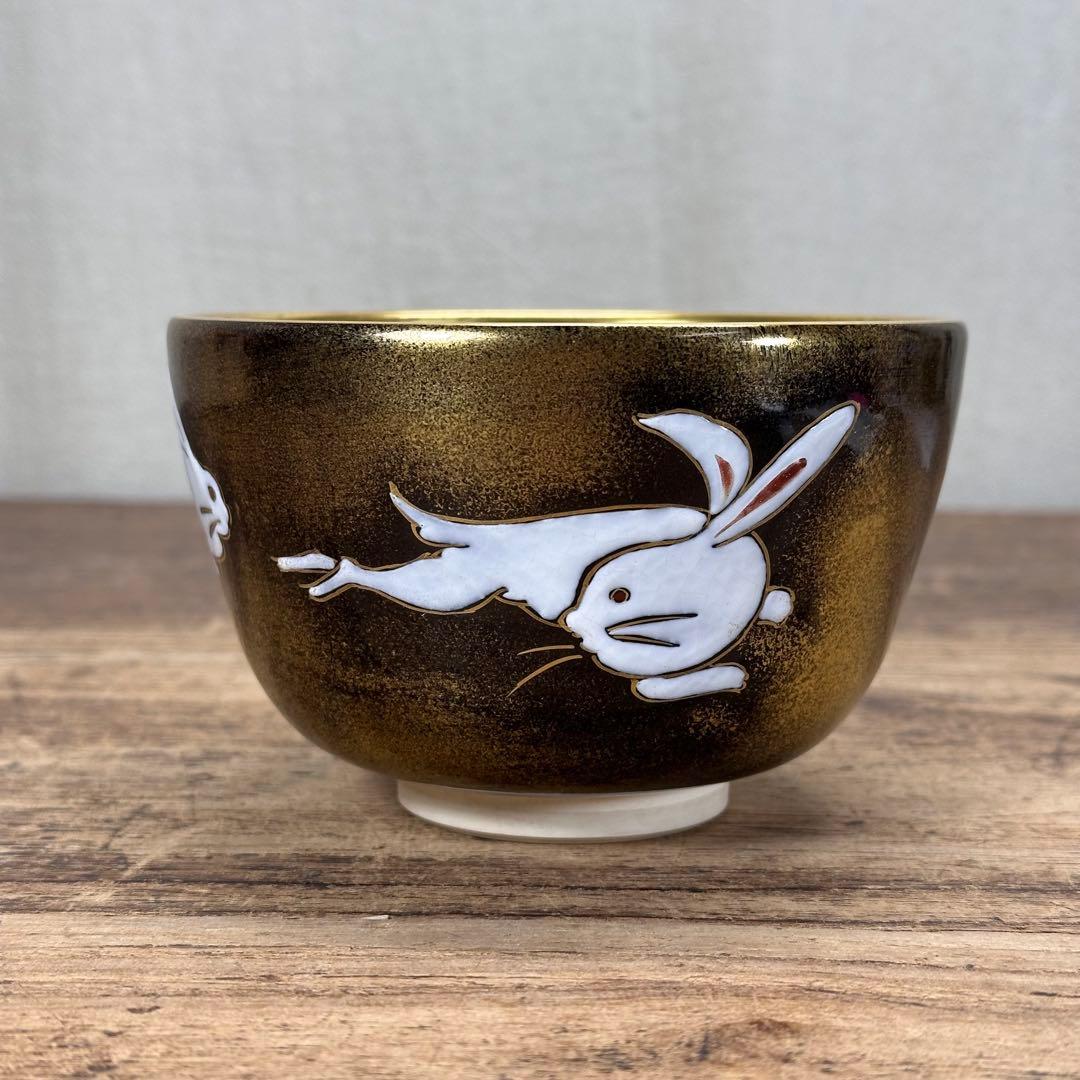 a769 送料込 色絵 内金地 兎 伊藤魁雲造 在銘 四方桟共箱 茶道具 抹茶碗