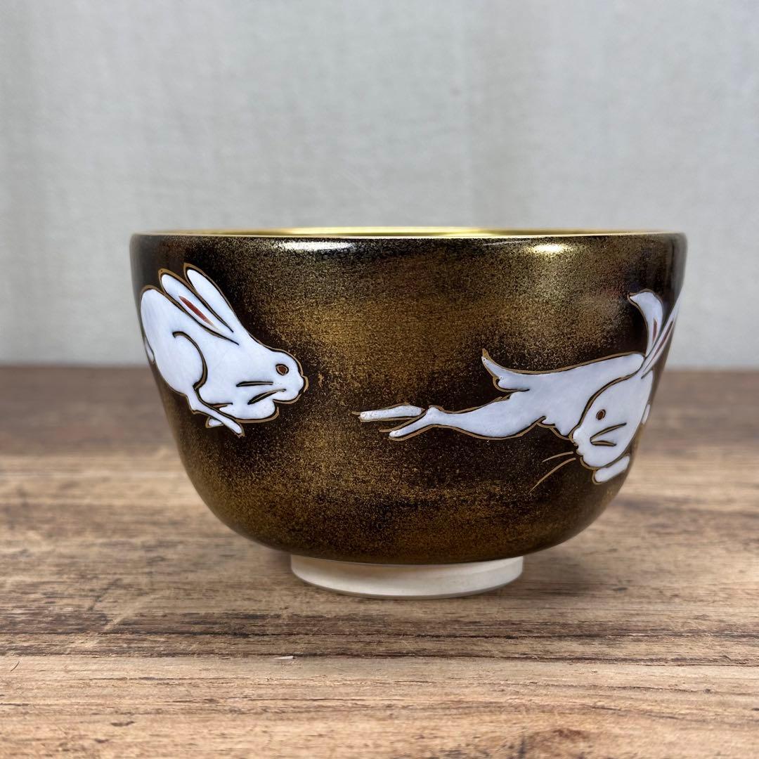 a769 送料込 色絵 内金地 兎 伊藤魁雲造 在銘 四方桟共箱 茶道具 抹茶碗