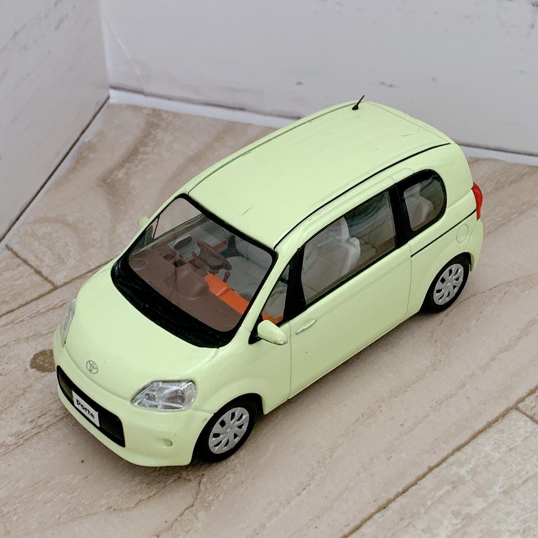 1/30　トヨタ　ポルテ　ミニカー　エアグリーンパールクリスタルシャイン
