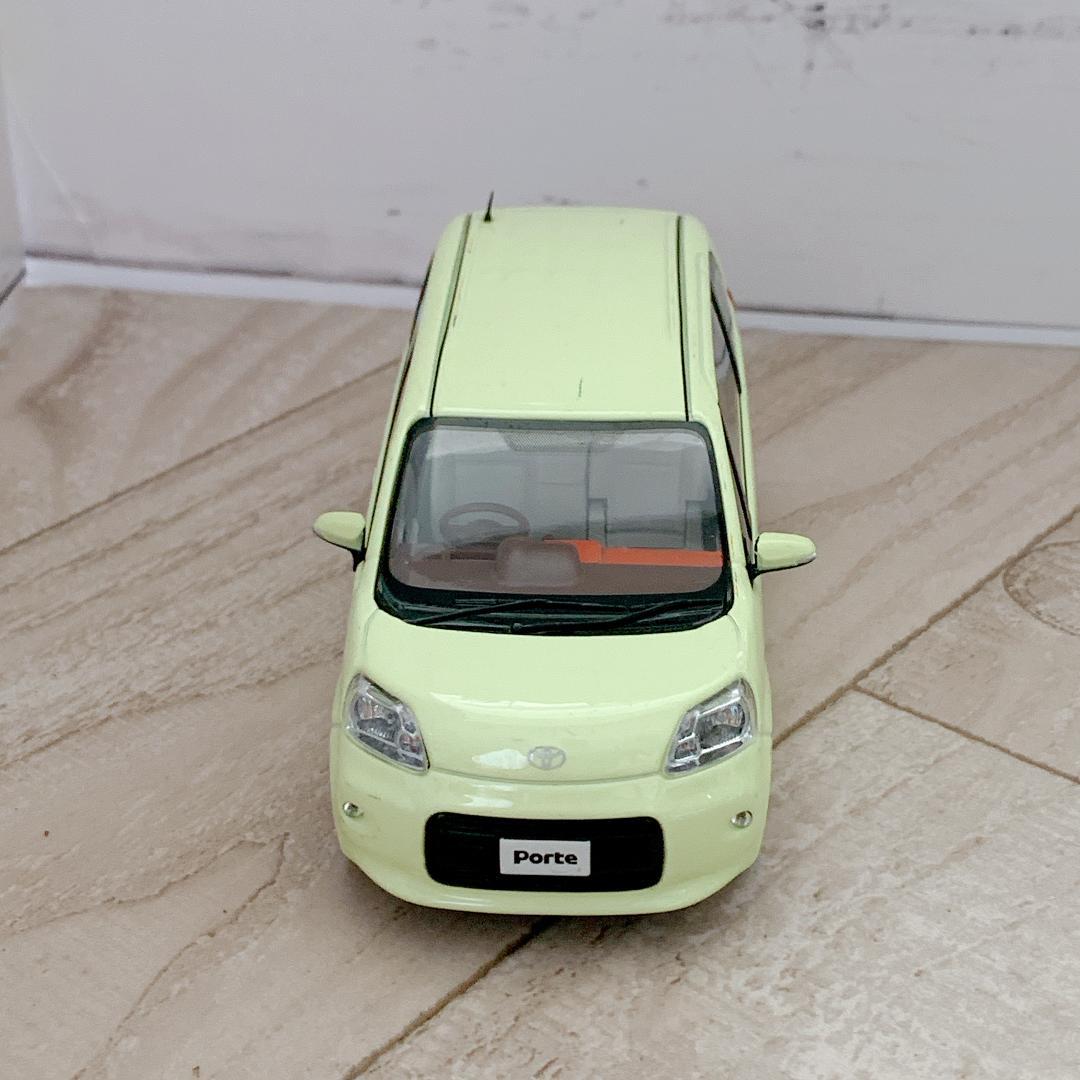 1/30　トヨタ　ポルテ　ミニカー　エアグリーンパールクリスタルシャイン