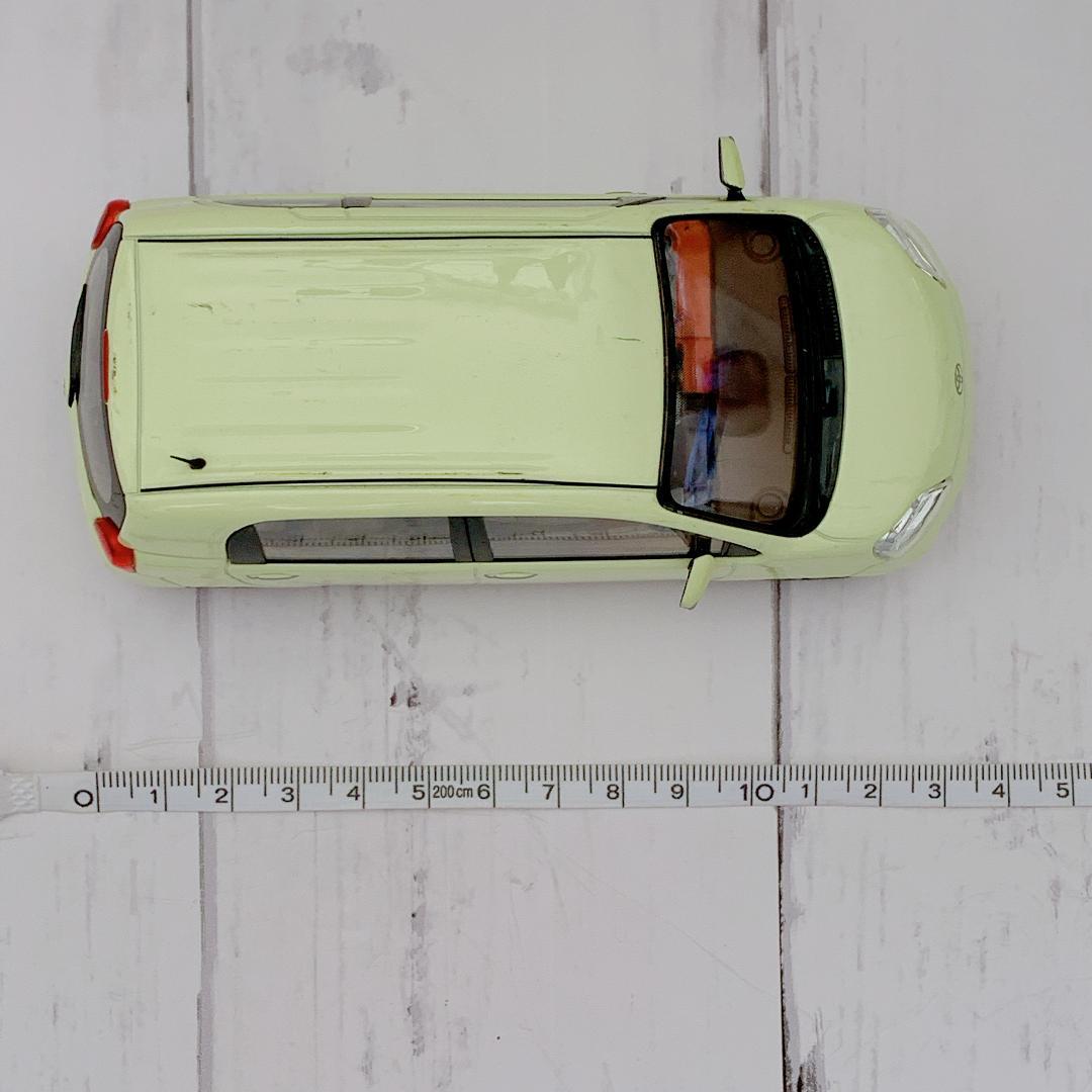 1/30　トヨタ　ポルテ　ミニカー　エアグリーンパールクリスタルシャイン