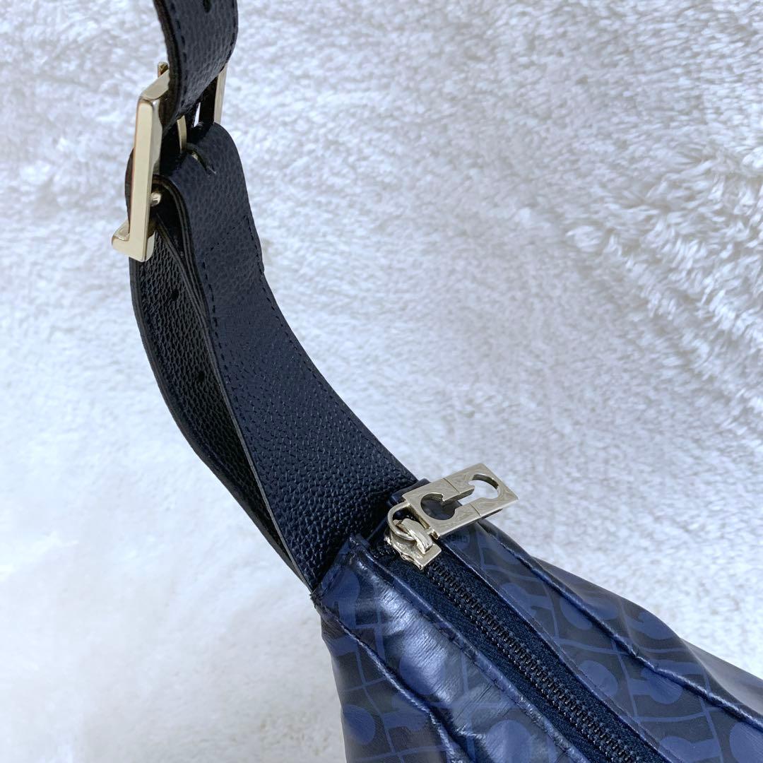 【レイ】ほぼ未使用 ♪ ゲラルディーニ ソフティ レザーストラップショルダ