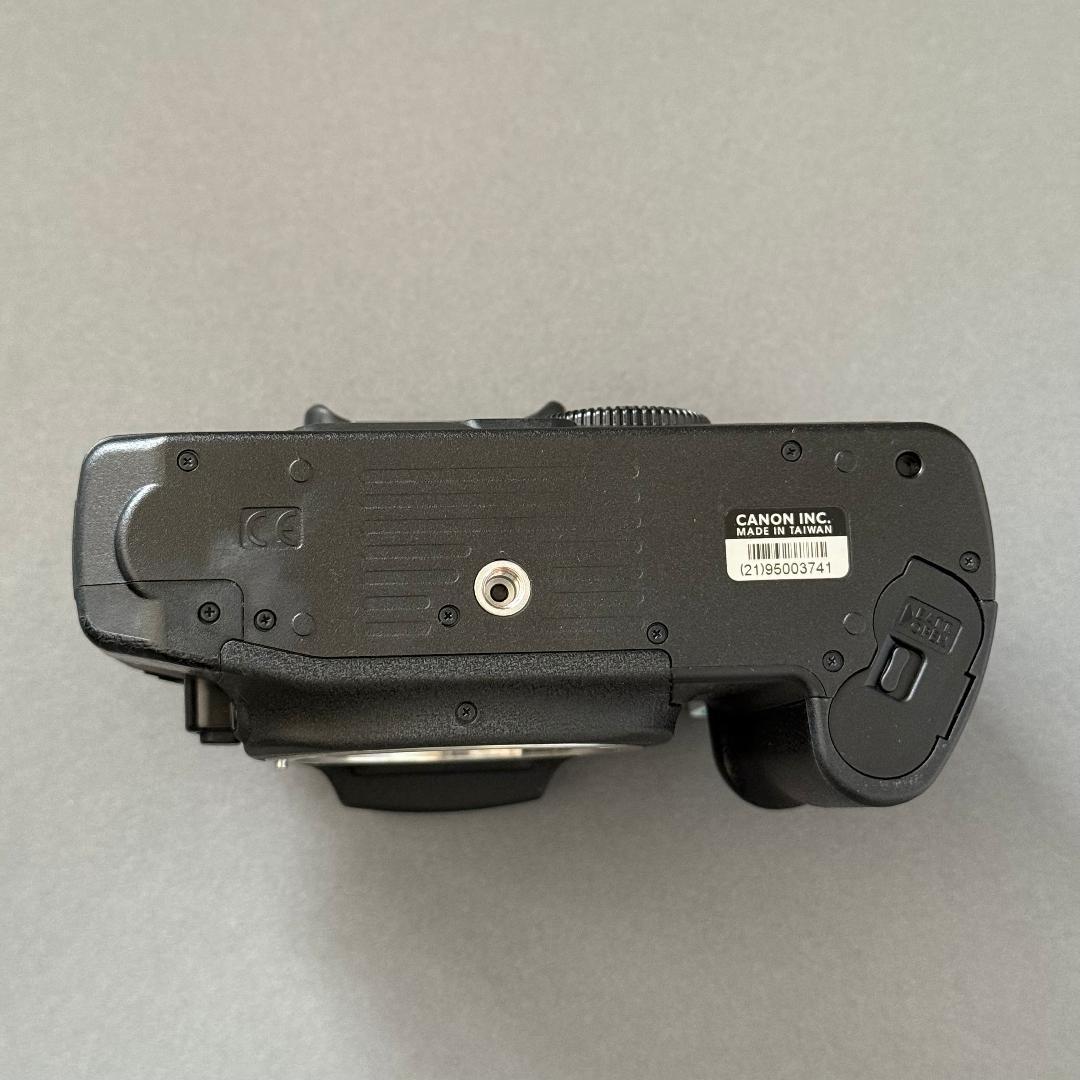 Canon EOS7s ボディ（フィルム一眼レフ）バッテリーパックBP-300付