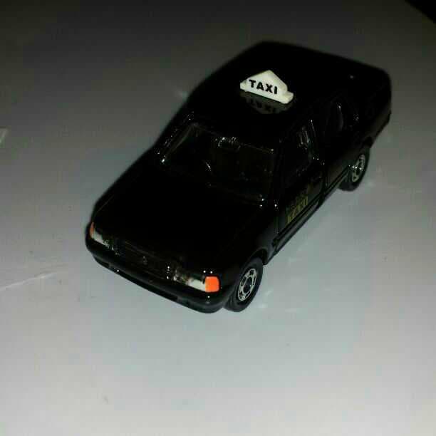 トミカトヨタCROWN  COMFORT