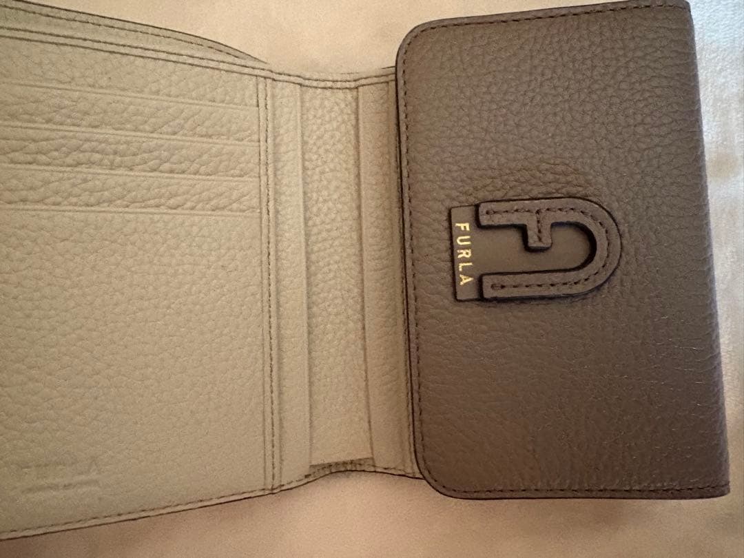 FURLA フルラ　三つ折り財布　定価37400円★新品未使用