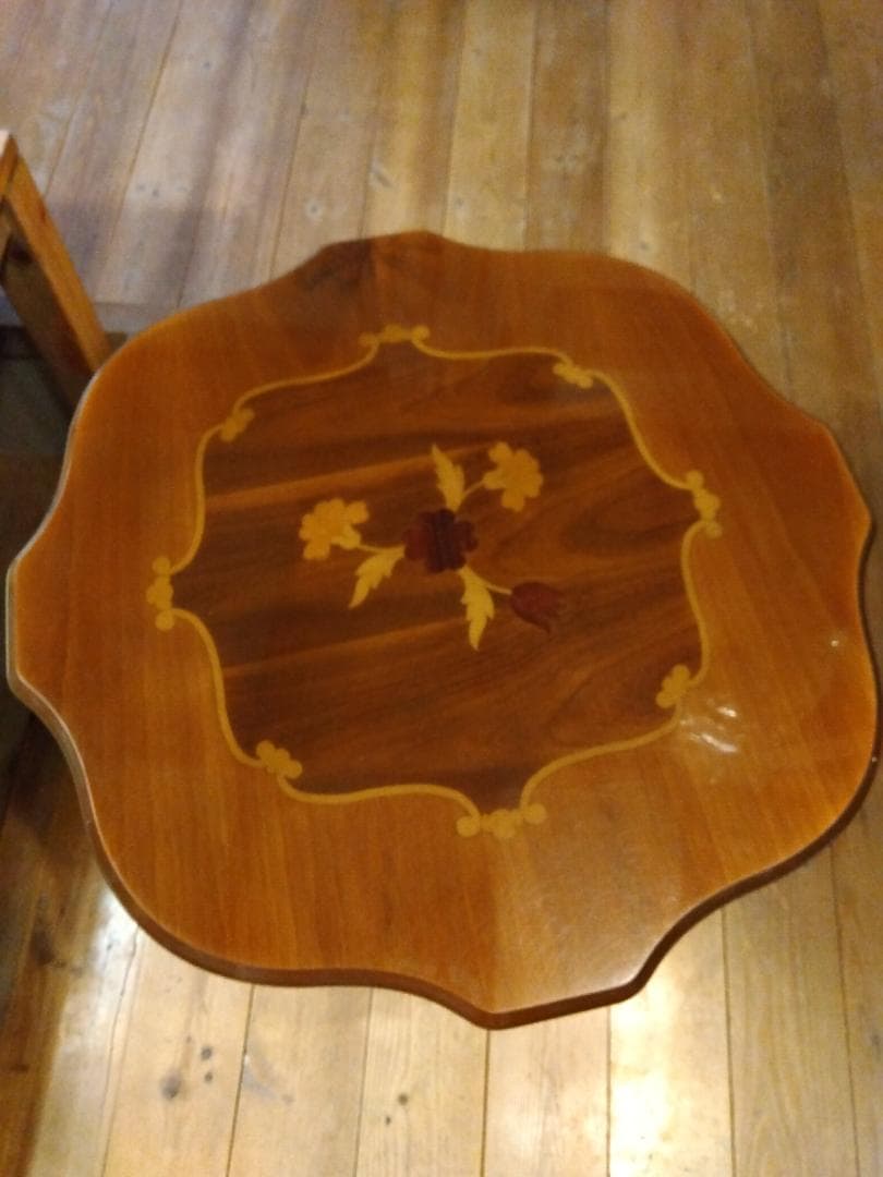 にんじん　イタリア製の象嵌コーヒーテーブル アンティーク