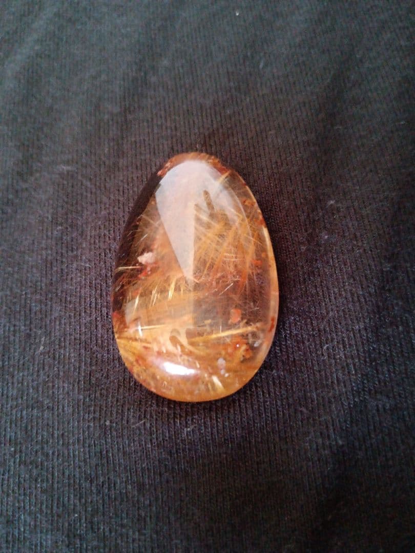 褐色庭園入り　繊細針の上品な煌めき　金運・勝負運の象徴　ガーデンルチルクォーツ