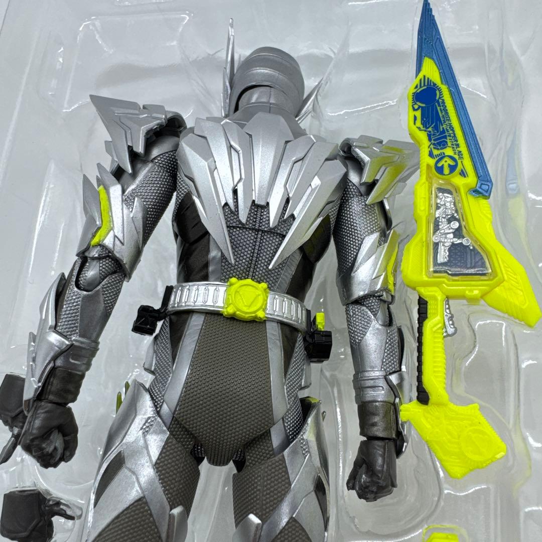 S.H.Figuarts 仮面ライダーゼロワン メタルクラスタホッパー