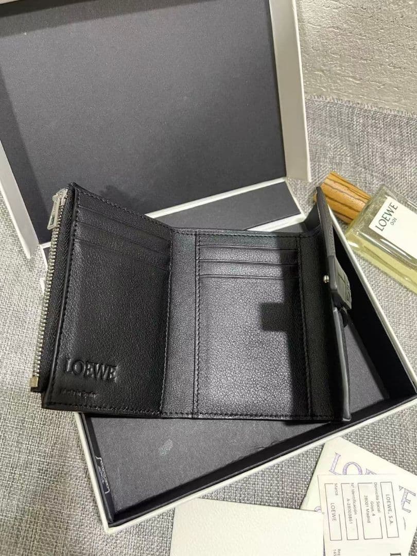 LOEWE ブラック レザー 財布