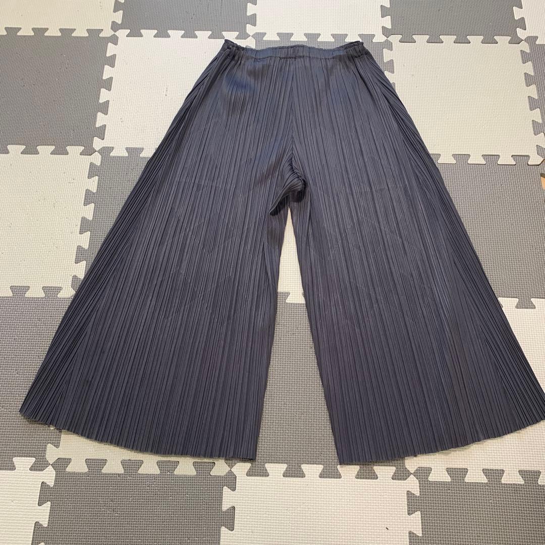 PLEATS PLEASE グレー系 ガウチョパンツ　裾カットあり