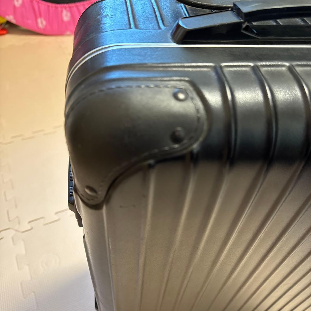 RIMOWA ブラック ハードキャリーケース