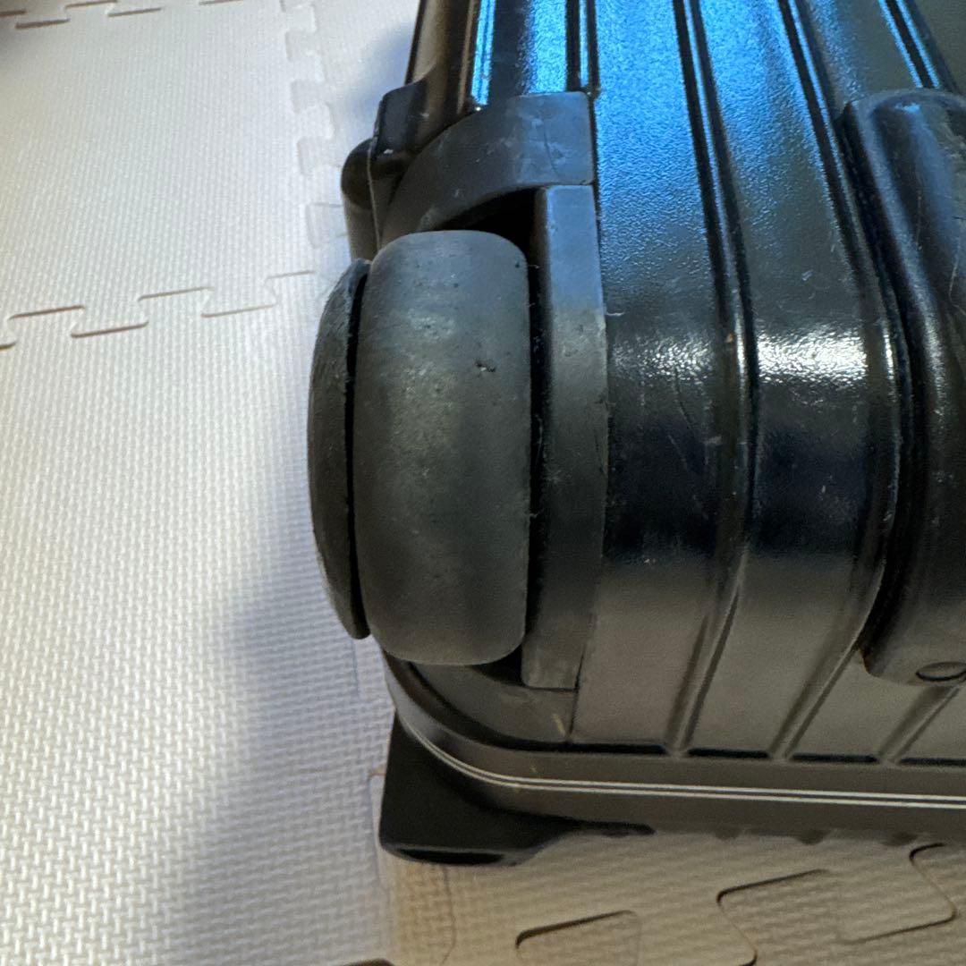 RIMOWA ブラック ハードキャリーケース