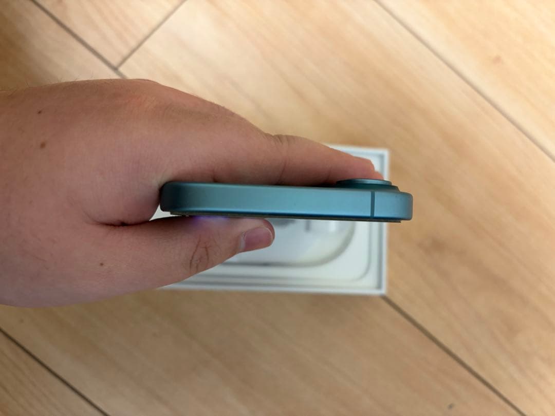 Apple iPhone 16 本体 ティール