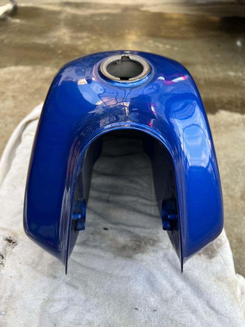 ホンダ　HONDA FTR223 新車外しタンク　純正トリコロール