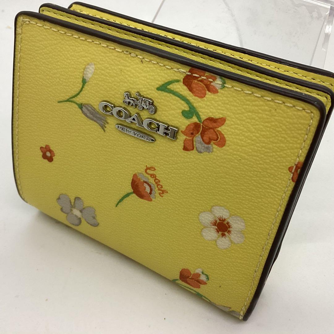 COACH 花柄 二つ折り　コンパクト　財布 イエロー