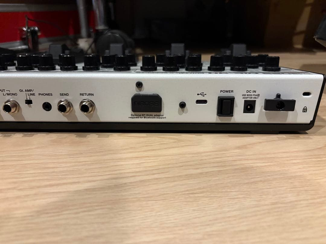 【超美品】BOSS ME-90 マルチエフェクター 限定カラー