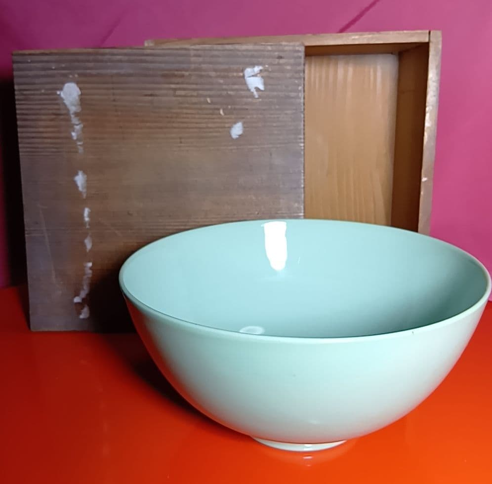 高麗　青磁　龍　骨董品　菓子鉢　淡い緑色の陶器ボウル　木箱付き　静解　磁器