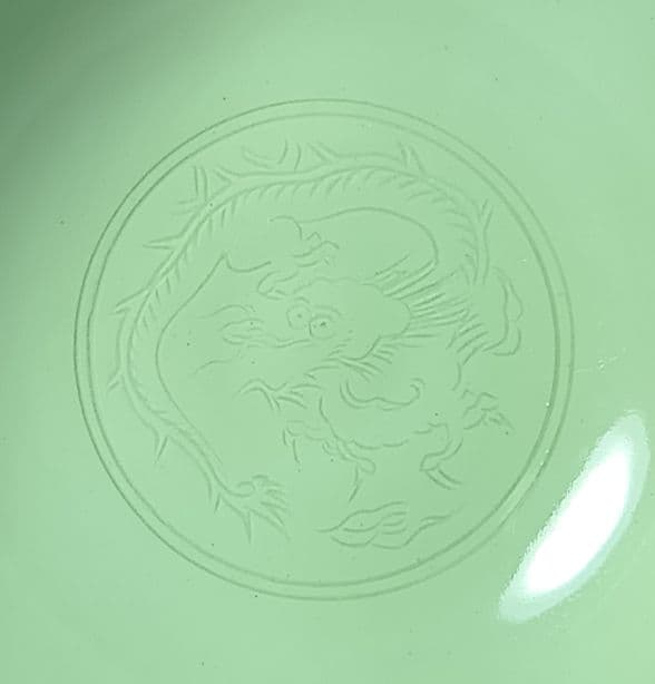 高麗　青磁　龍　骨董品　菓子鉢　淡い緑色の陶器ボウル　木箱付き　静解　磁器