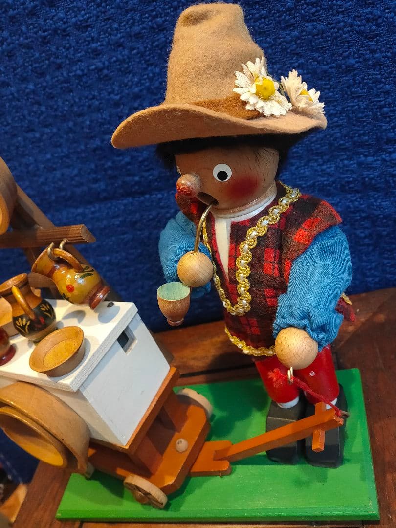 ヴィンテージ　旧西独製　シュタインバッハ　木製　煙出し人形　オルゴール付き