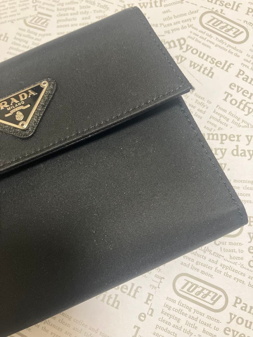 プラダ　折り財布　ブラック　テスート