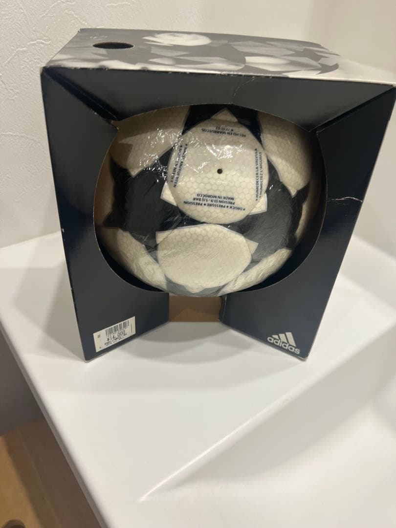 adidas チャンピオンズリーグ フィナーレ　サッカーボール　５号