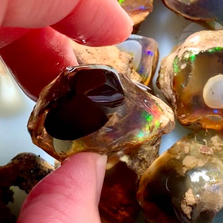 珍品\"センチュリーエッグ\"インオパール58ct/美遊色