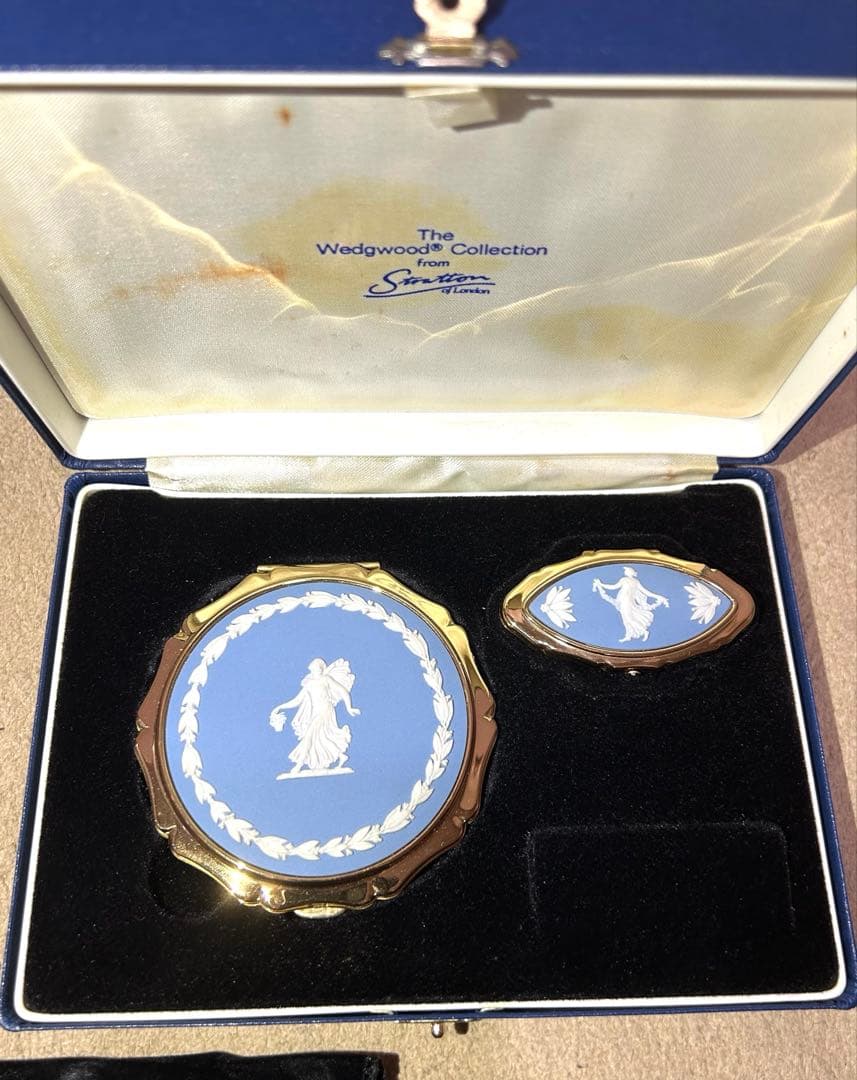 ウェッジウッドとストラットンのコラボコンパクトミラーセット