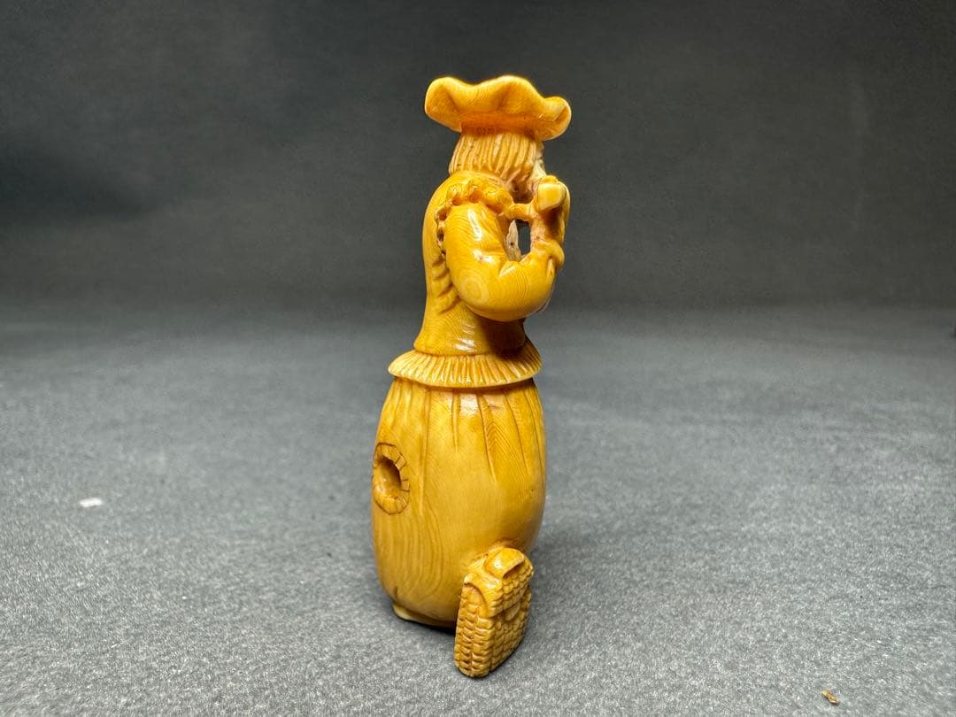 極上　根付　天然素材　アンティーク　和彫　置物　骨董　飾り物　古美術品