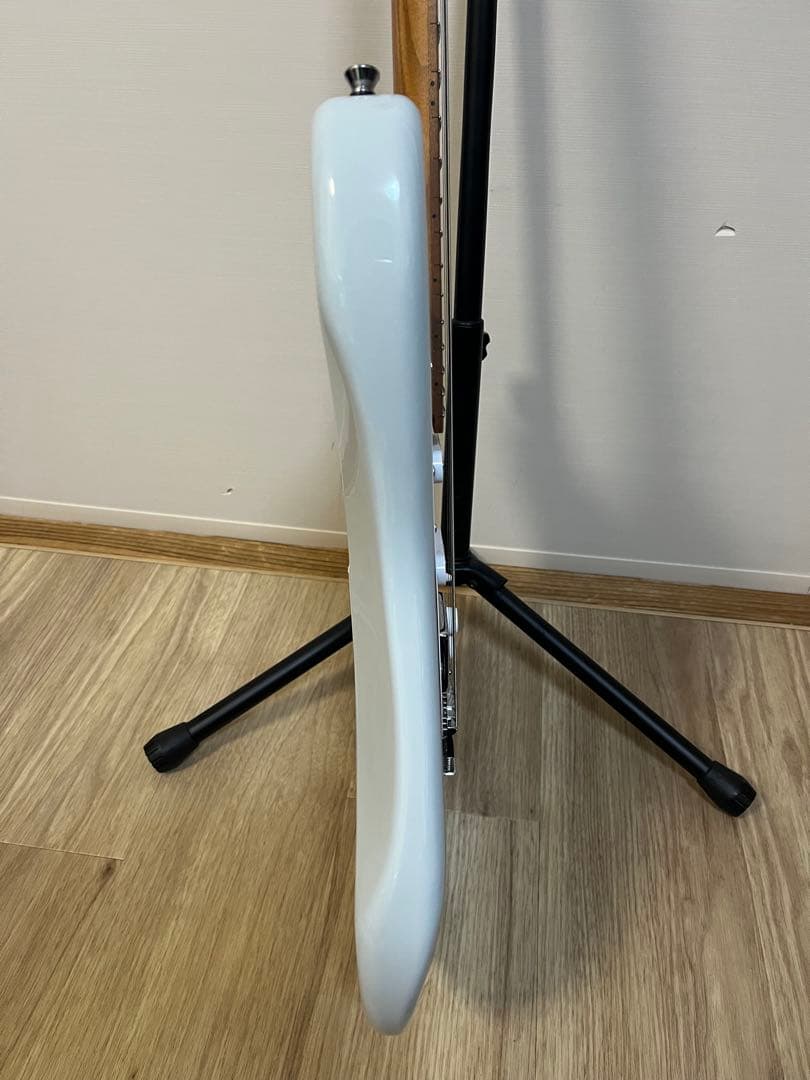 Eris. Nestia airy blue エレキギター