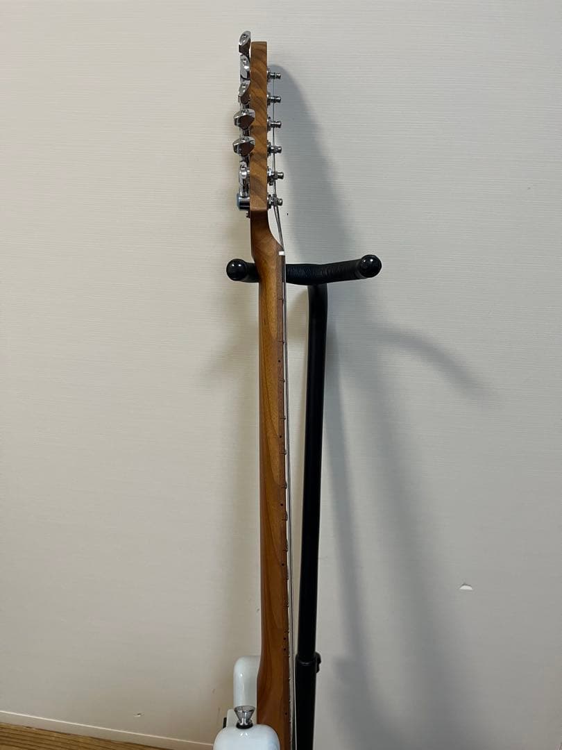 Eris. Nestia airy blue エレキギター