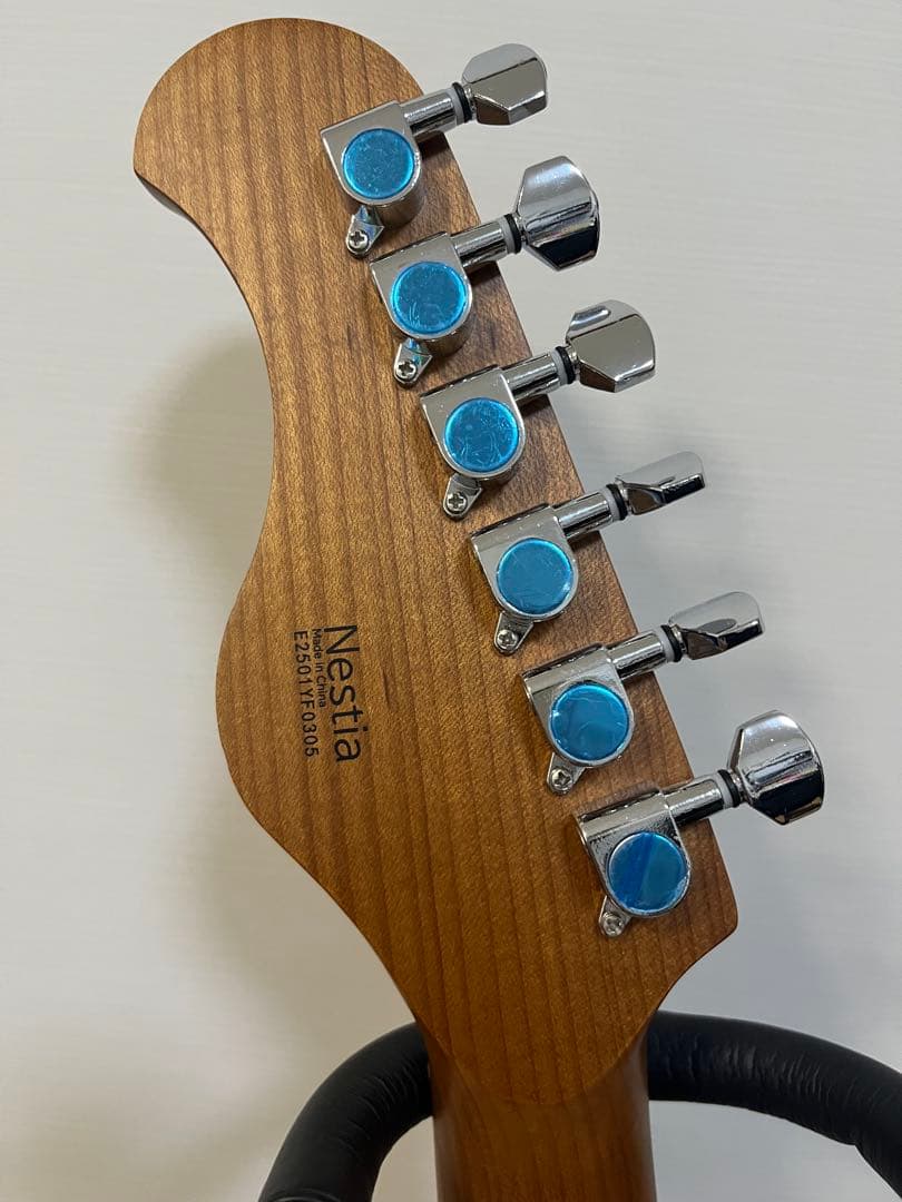 Eris. Nestia airy blue エレキギター