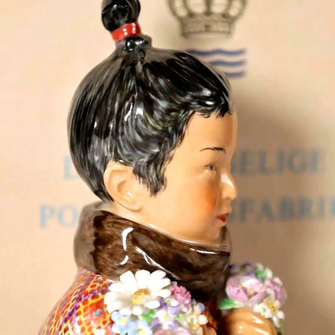 ロイヤルコペンハーゲン民族衣装フィギュリン グリーンランドの少女No.12415