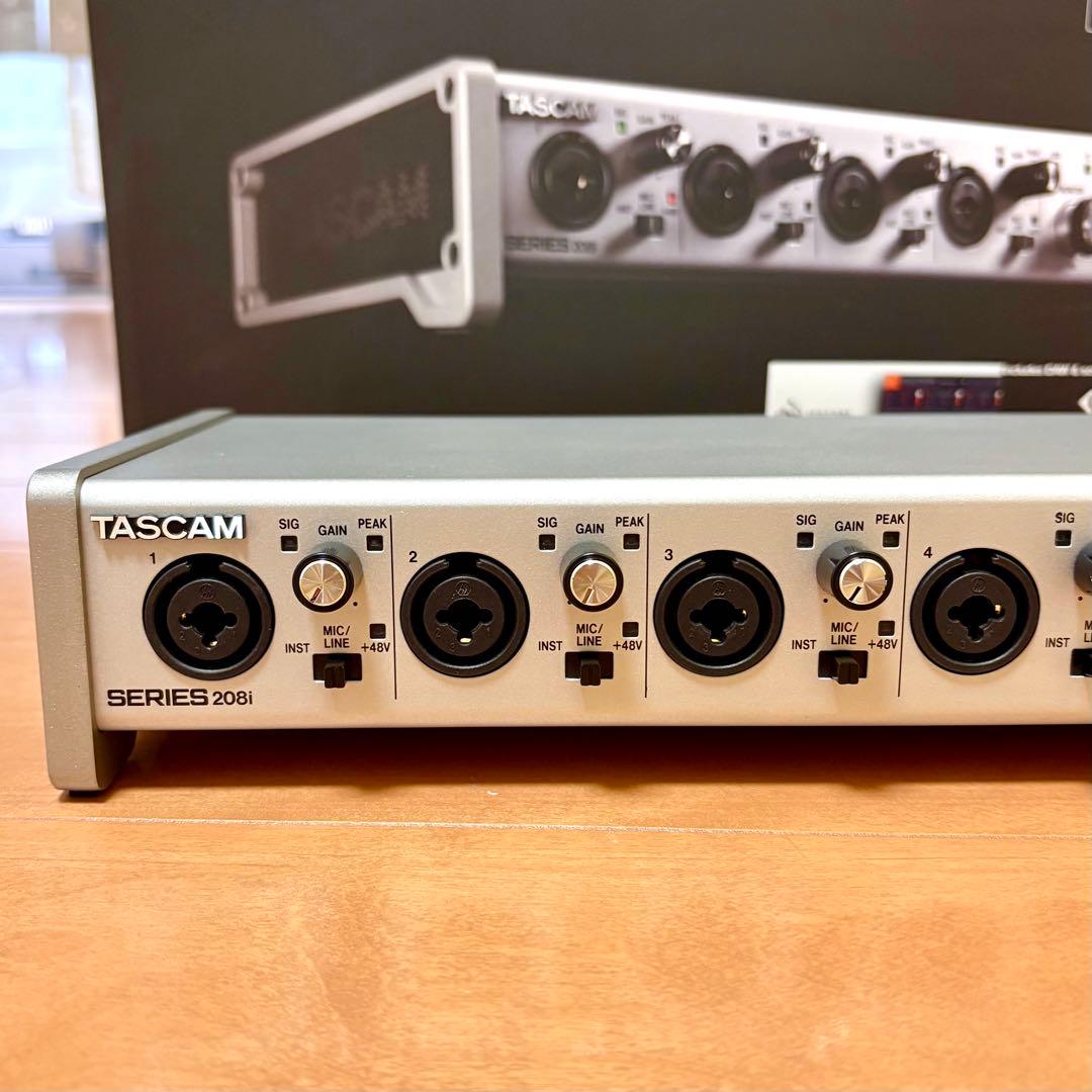 TASCAM SERIES 208i オーディオインターフェイス