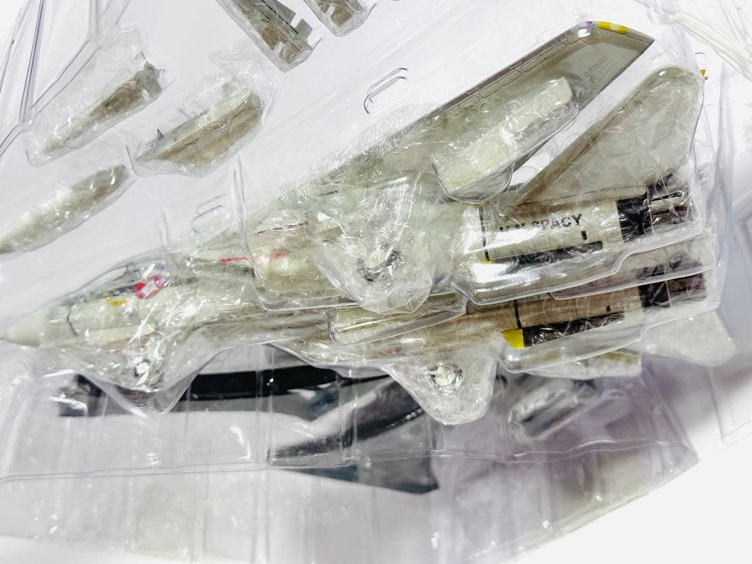 Calibre Wings 1/72 ROBOTECH F-14 限定版